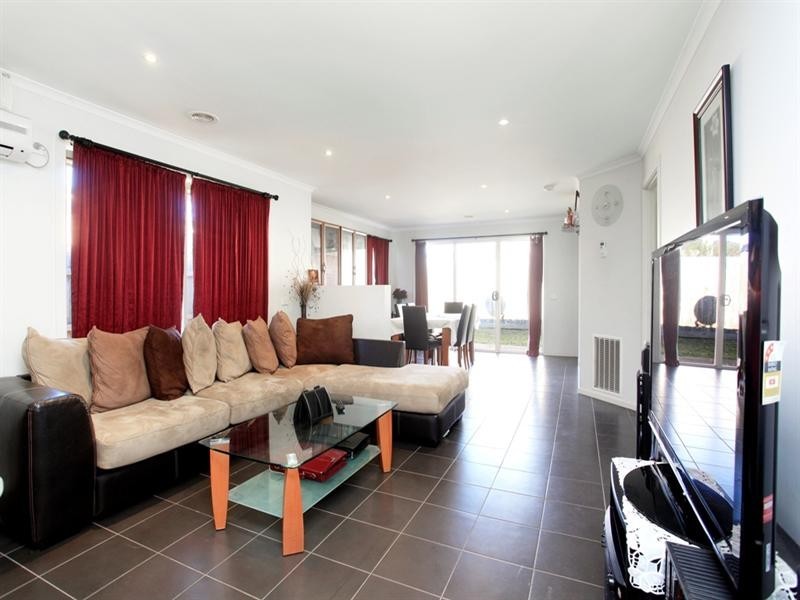 15 Melzak Way, Berwick VIC 3806