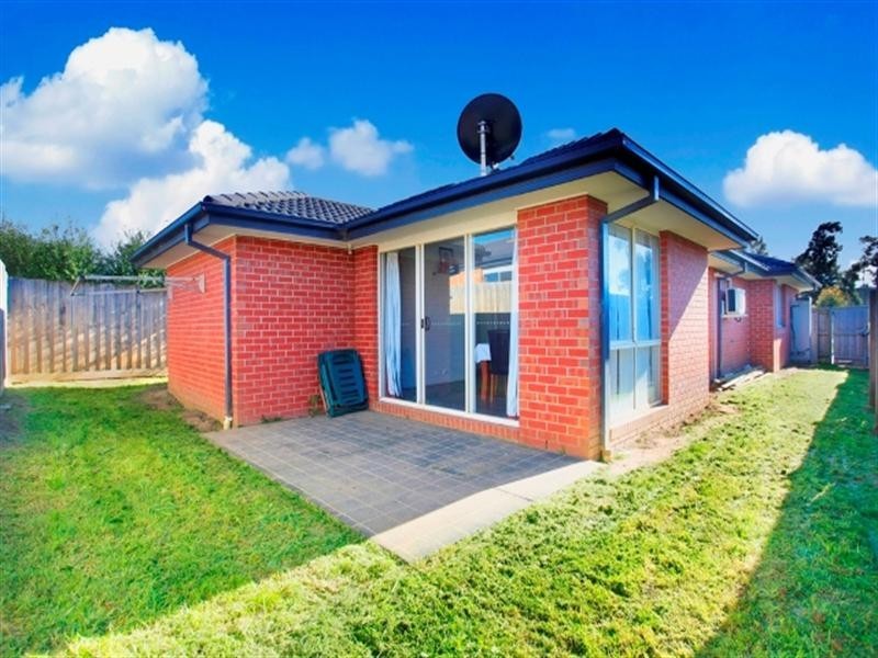15 Melzak Way, Berwick VIC 3806
