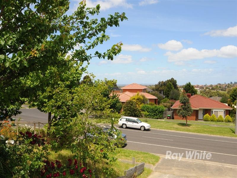 133 Glen Eagles Drive, Endeavour Hills VIC 3802