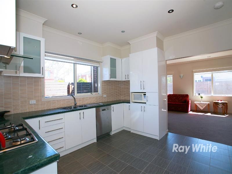 1 Waterford Terrace, Keysborough VIC 3173