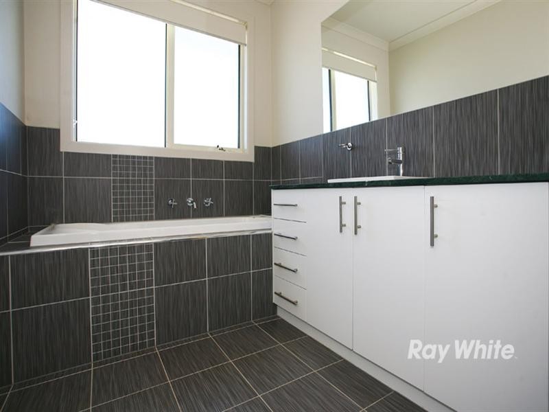 1 Waterford Terrace, Keysborough VIC 3173