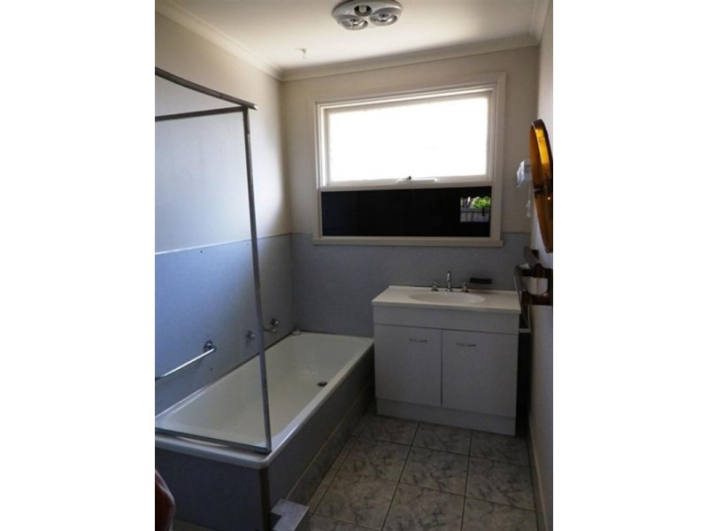 1/27 Louis Street, Doveton VIC 3177