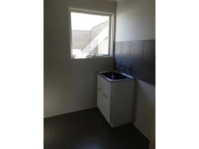 1/27 Louis Street, Doveton VIC 3177