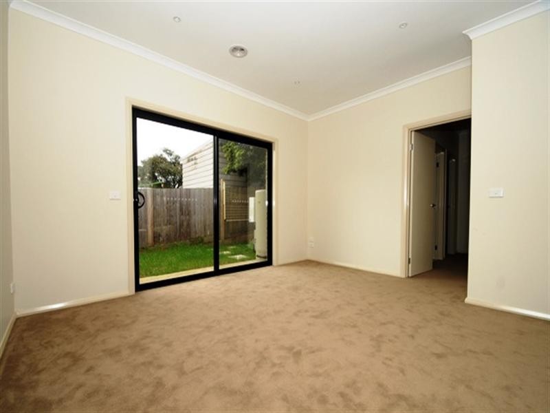2/19 Alexander Avenue, Dandenong VIC 3175