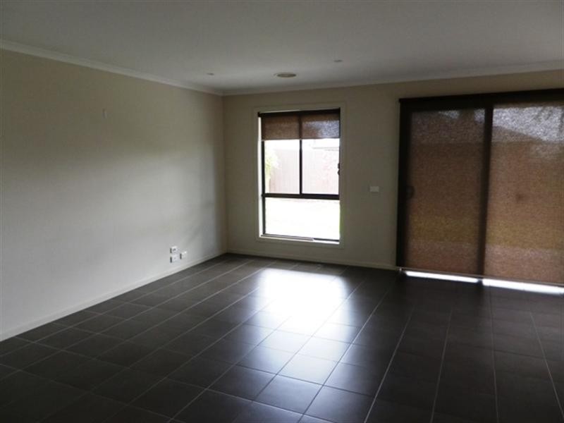 9 Melzak Way, Berwick VIC 3806