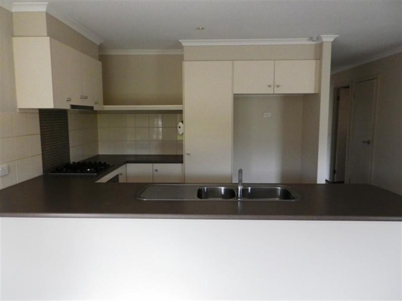 9 Melzak Way, Berwick VIC 3806