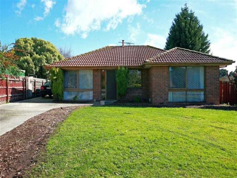 15 Broadwalk Grove, Endeavour Hills VIC 3802