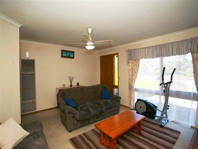 15 Broadwalk Grove, Endeavour Hills VIC 3802