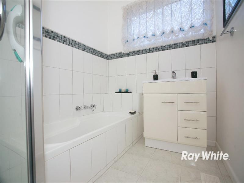 8 Val Court, Dandenong VIC 3175