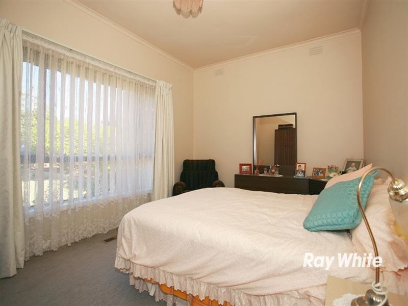 8 Val Court, Dandenong VIC 3175