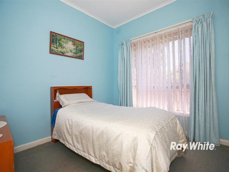 8 Val Court, Dandenong VIC 3175