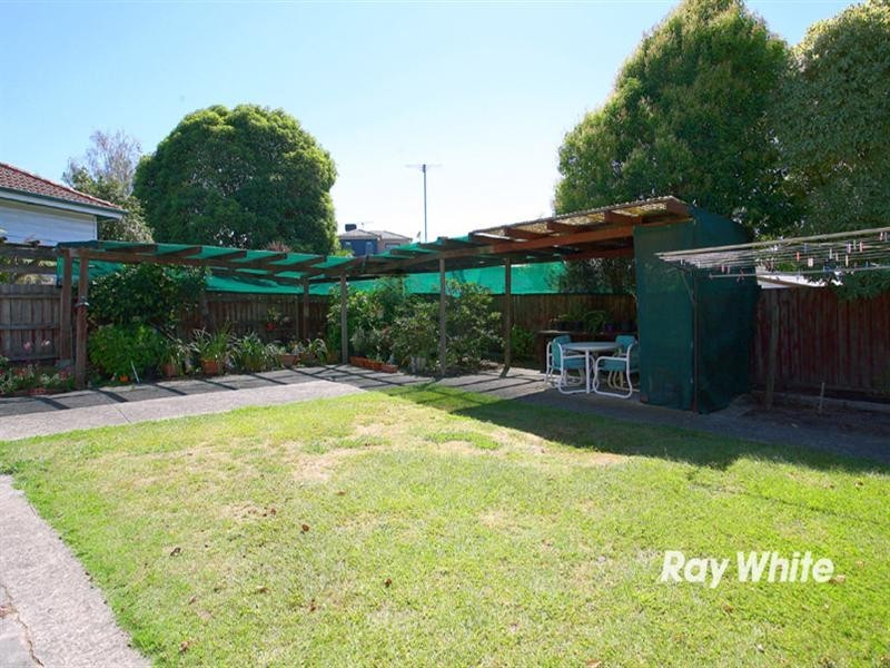 8 Val Court, Dandenong VIC 3175