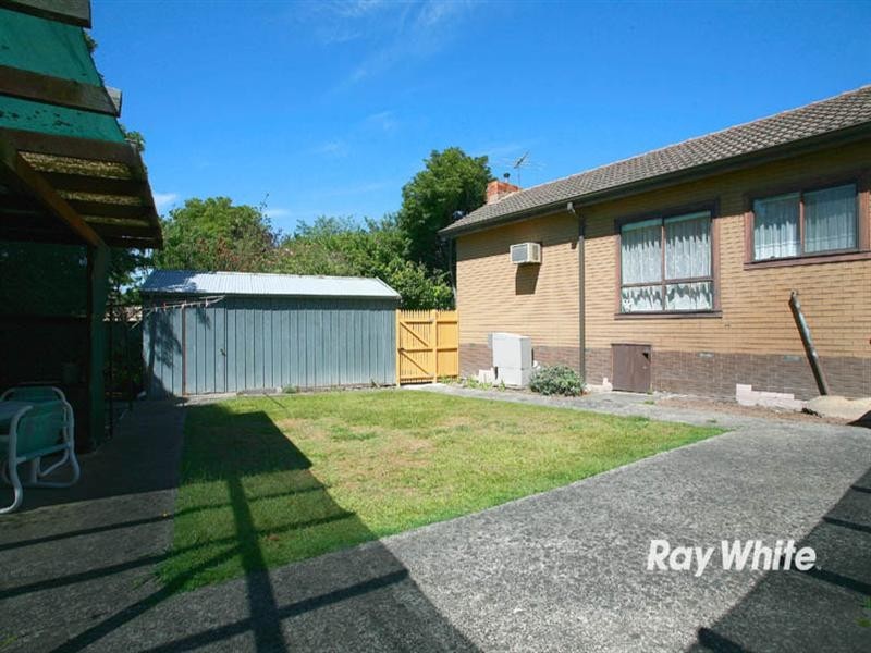 8 Val Court, Dandenong VIC 3175