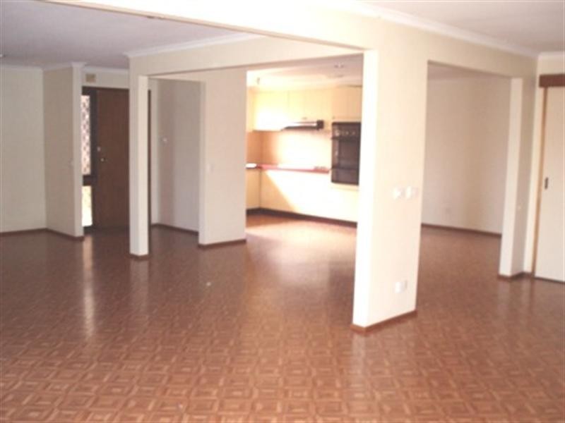 27 Chapel Road, Keysborough VIC 3173