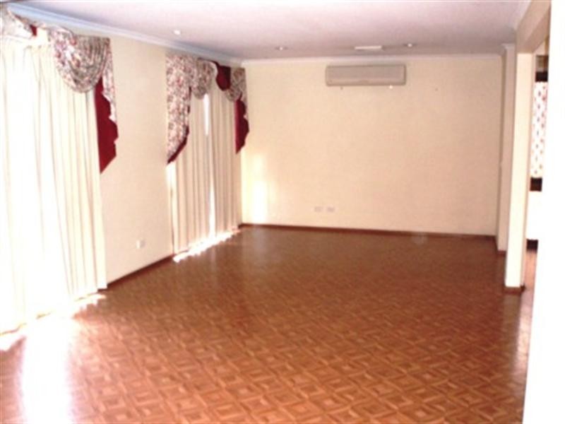 27 Chapel Road, Keysborough VIC 3173