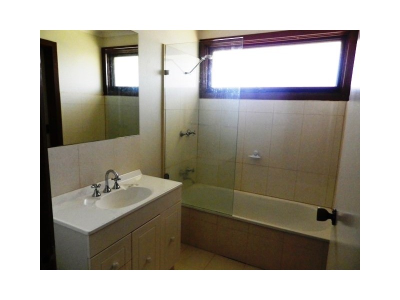 5 Wren Drive, Noble Park North VIC 3174