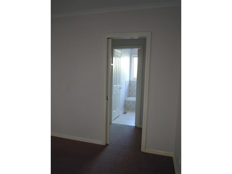 3/2 Moya Crescent, Noble Park VIC 3174