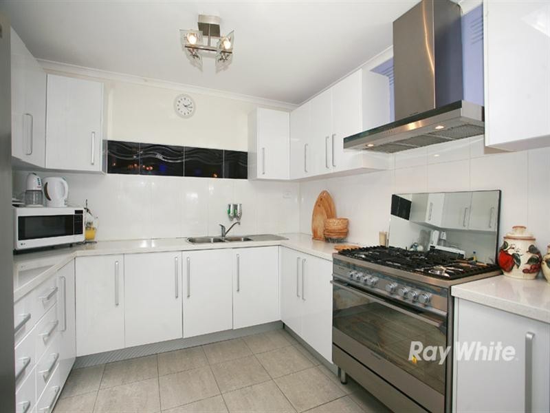 16 Henderson Street, Keysborough VIC 3173