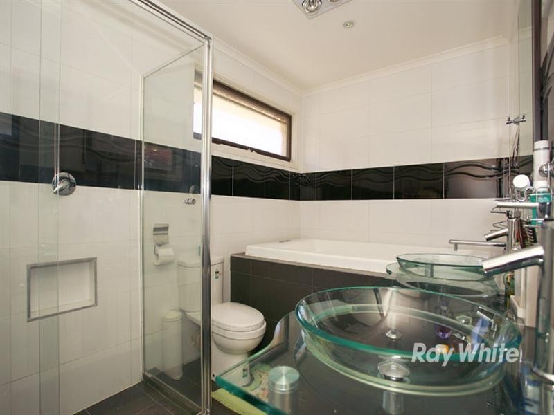 16 Henderson Street, Keysborough VIC 3173