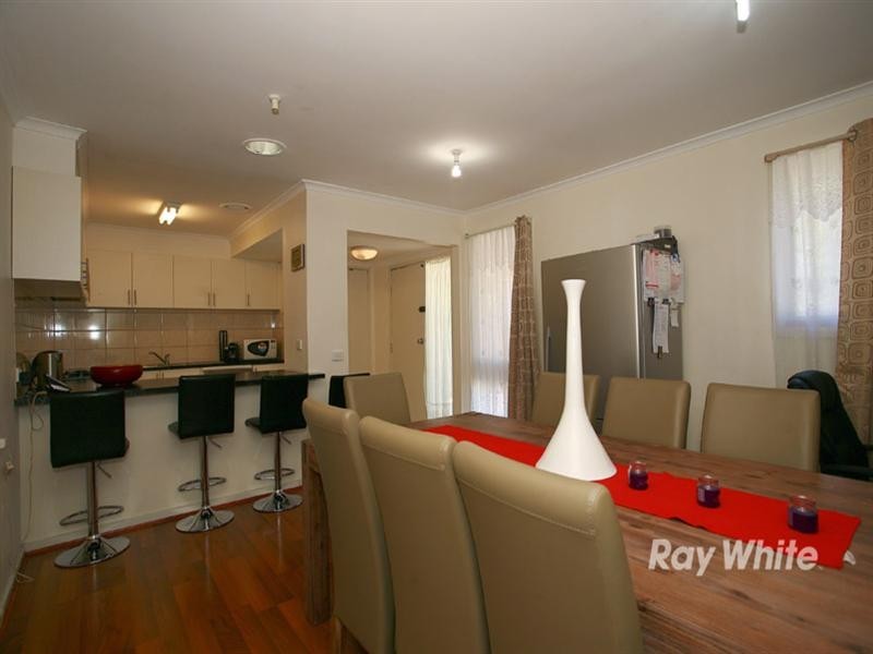 6 Puffin Court, Endeavour Hills VIC 3802