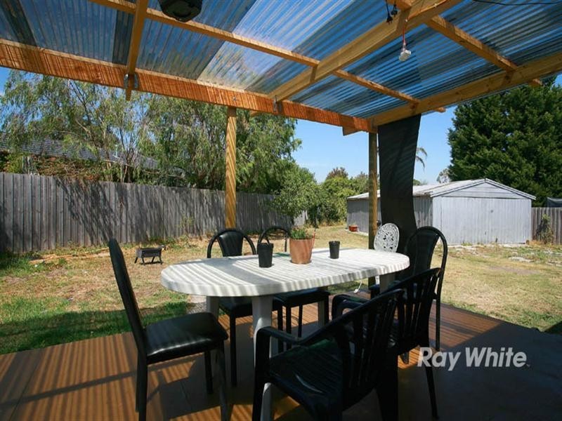 6 Puffin Court, Endeavour Hills VIC 3802