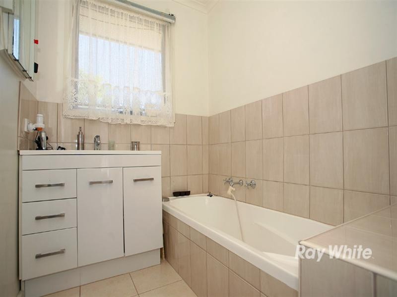 6 Puffin Court, Endeavour Hills VIC 3802