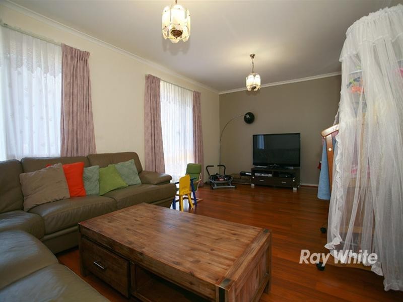 6 Puffin Court, Endeavour Hills VIC 3802