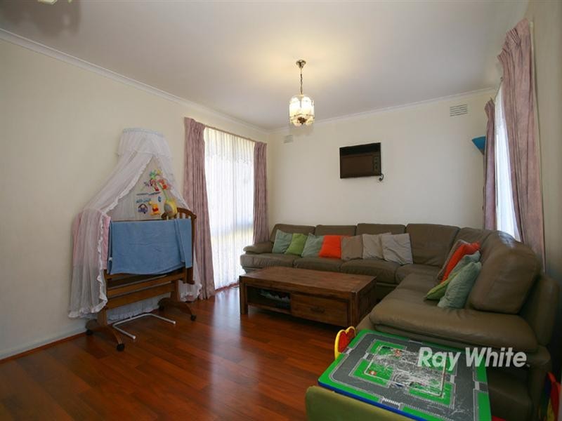 6 Puffin Court, Endeavour Hills VIC 3802