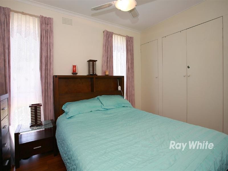 6 Puffin Court, Endeavour Hills VIC 3802