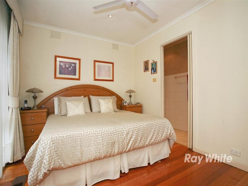 4 Orloff Close, Clayton South VIC 3169
