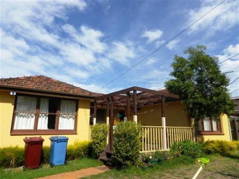 1/4 Lockington Crescent, Dandenong VIC 3175