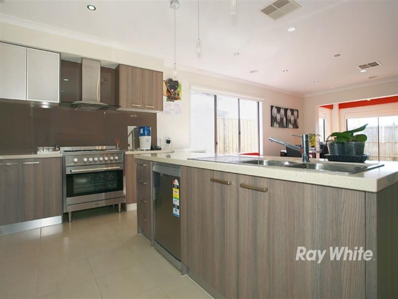 90 Clarendon Drive, Keysborough VIC 3173