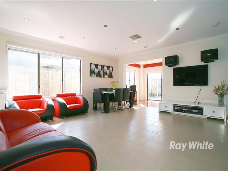 90 Clarendon Drive, Keysborough VIC 3173