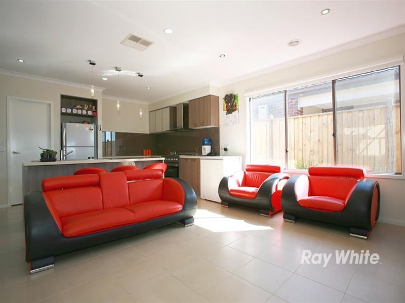 90 Clarendon Drive, Keysborough VIC 3173