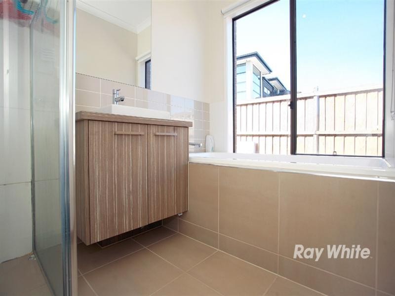 90 Clarendon Drive, Keysborough VIC 3173