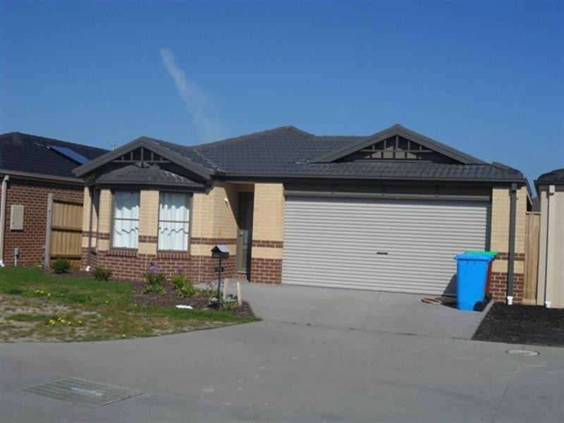 21 Evesham Street, Cranbourne North VIC 3977