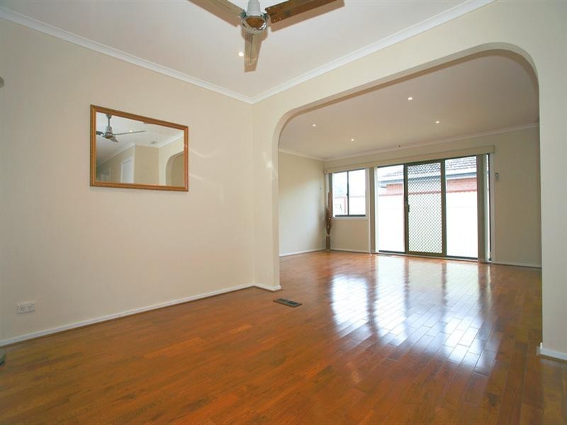 2/12 Wall Street, Noble Park VIC 3174