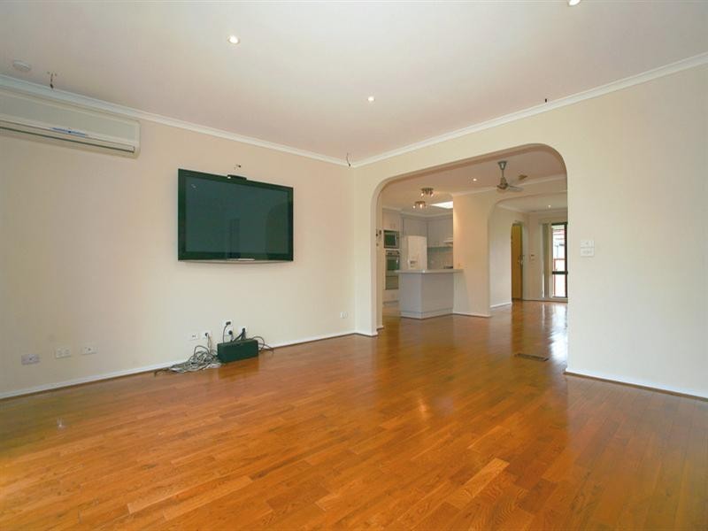 2/12 Wall Street, Noble Park VIC 3174