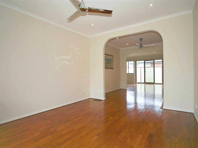 2/12 Wall Street, Noble Park VIC 3174