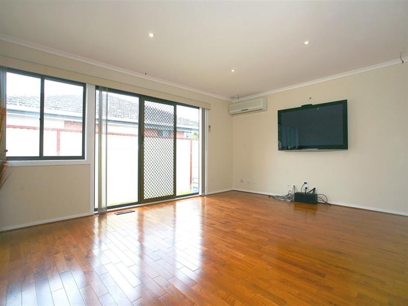 2/12 Wall Street, Noble Park VIC 3174