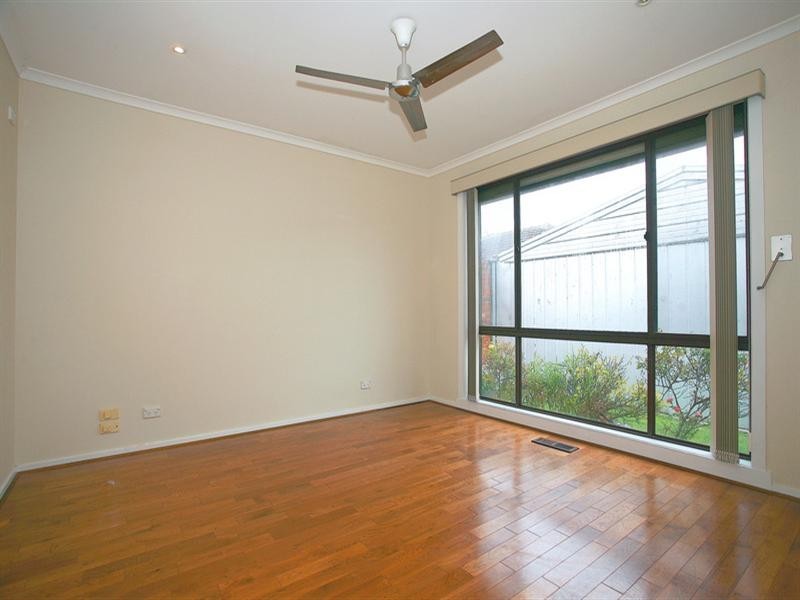2/12 Wall Street, Noble Park VIC 3174