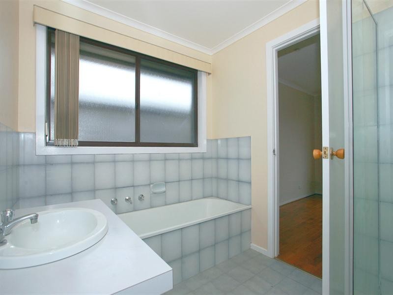 2/12 Wall Street, Noble Park VIC 3174