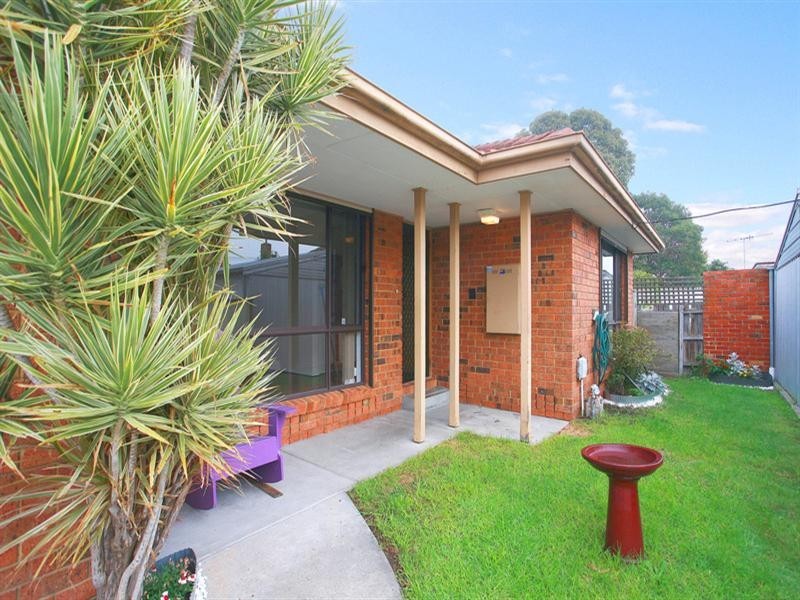 2/12 Wall Street, Noble Park VIC 3174