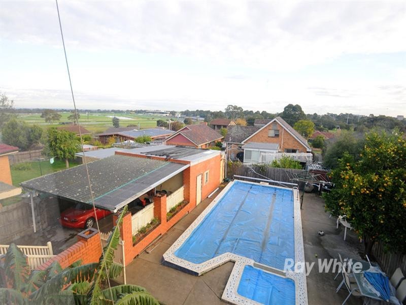 4 Carlyon Court, Springvale VIC 3171