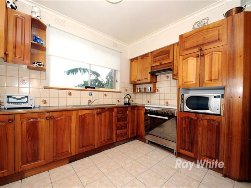 4 Carlyon Court, Springvale VIC 3171