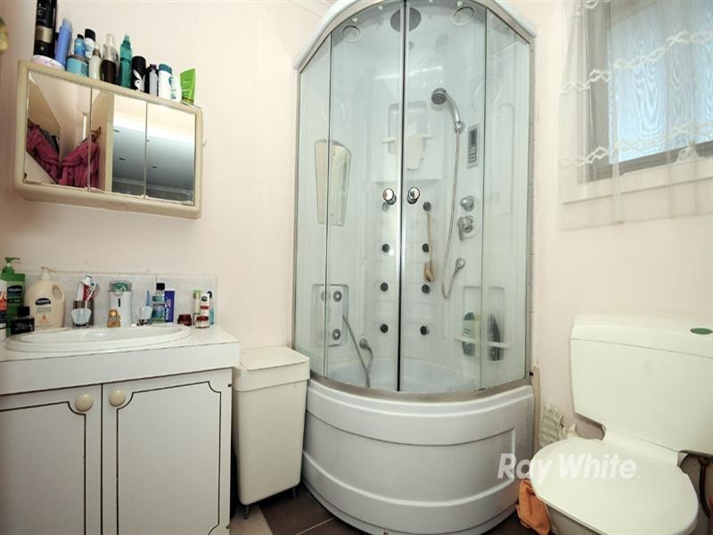 4 Carlyon Court, Springvale VIC 3171