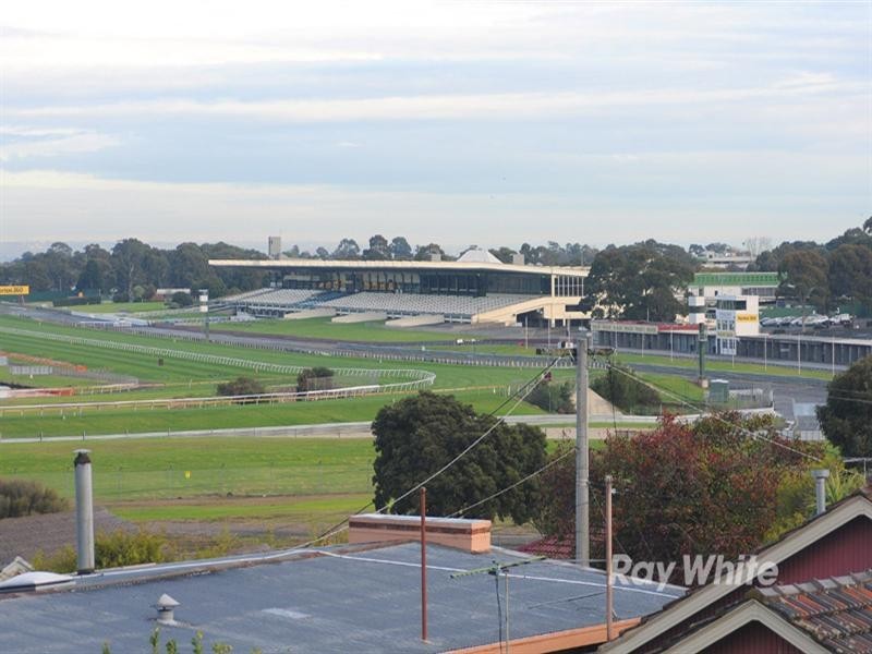 4 Carlyon Court, Springvale VIC 3171