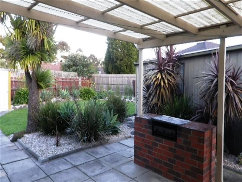 8 Silk Court, Dandenong North VIC 3175