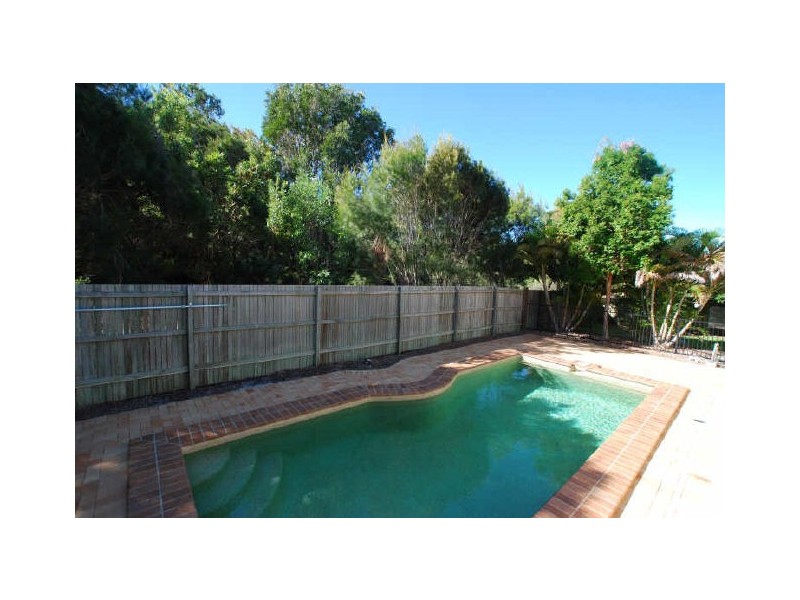 1/9 Beacon Court, Sunrise Beach QLD 4567