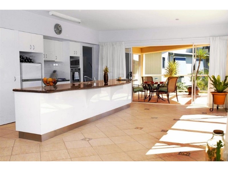 Castaways Beach QLD 4567